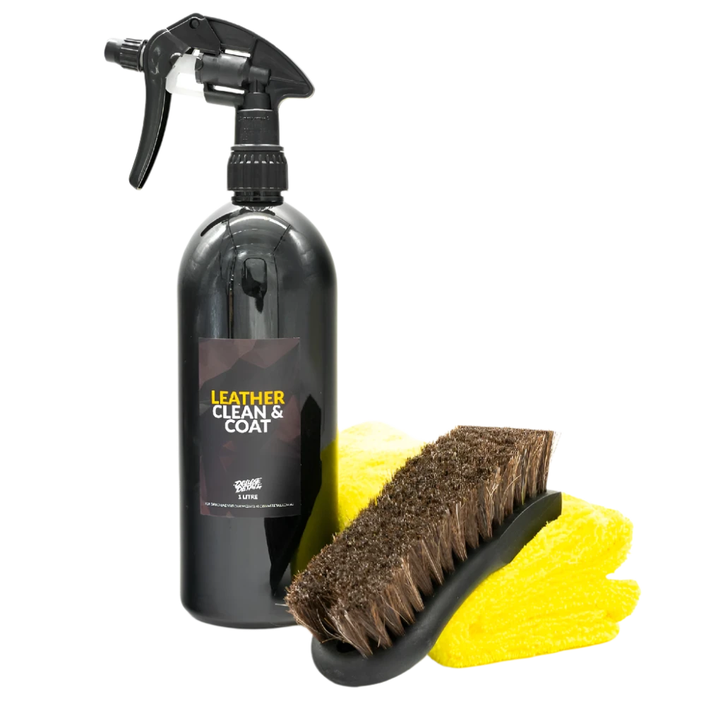 Deluxe Detail Leather Cleaning Kit: Leather Clean & Coat 1L, a leather brush and two microfibre cloths